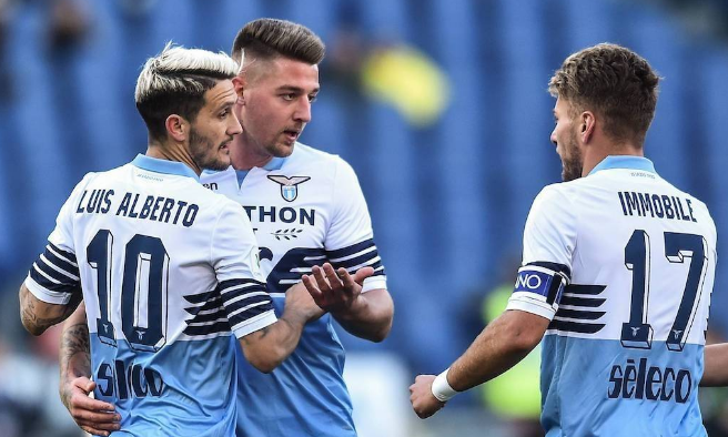 那不勒斯主场体育场